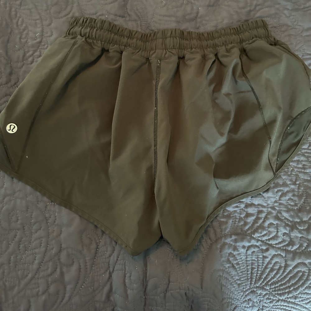 Lululemon hotty hot shorts in black - Picture 2 of 3